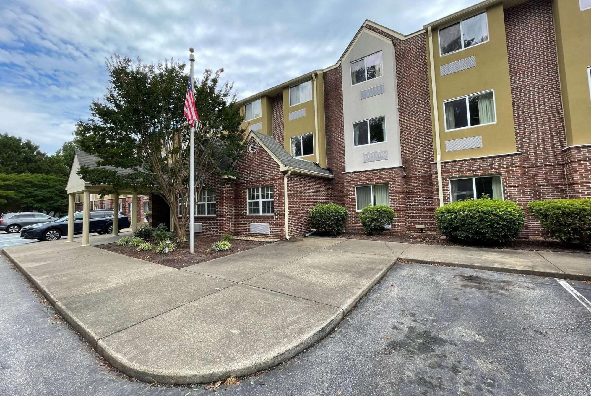 Microtel Inn & Suites Newport News Exterior foto
